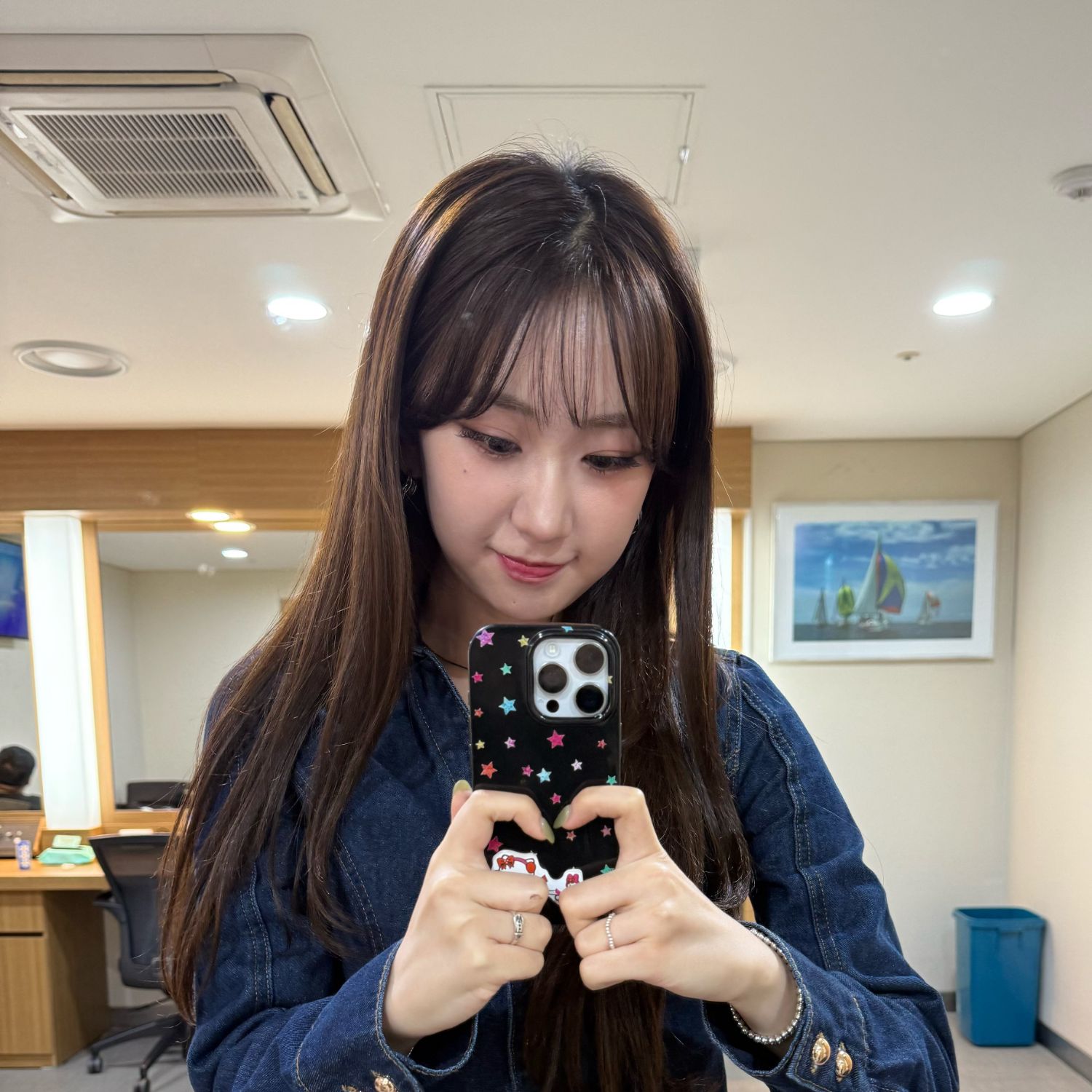 Behind-the-scenes cut of Jeon Yujin