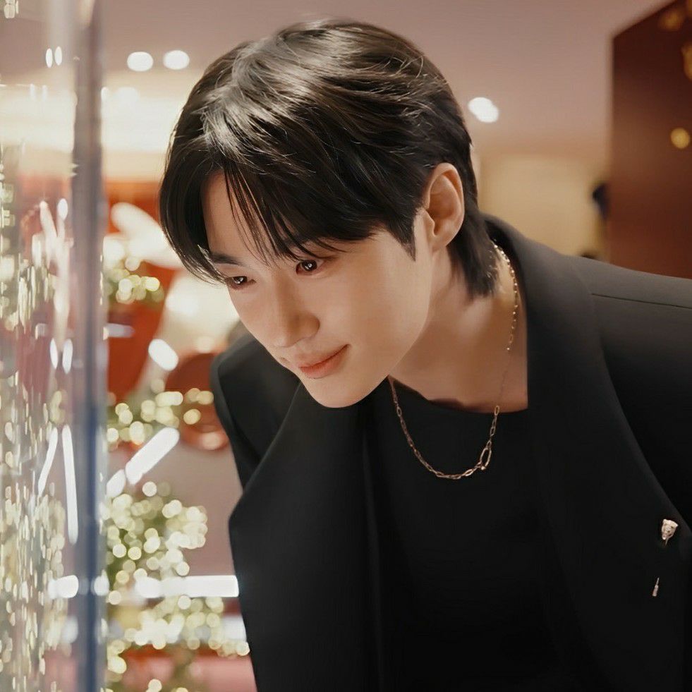 Behind-the-scenes cut of Byeon Wooseok