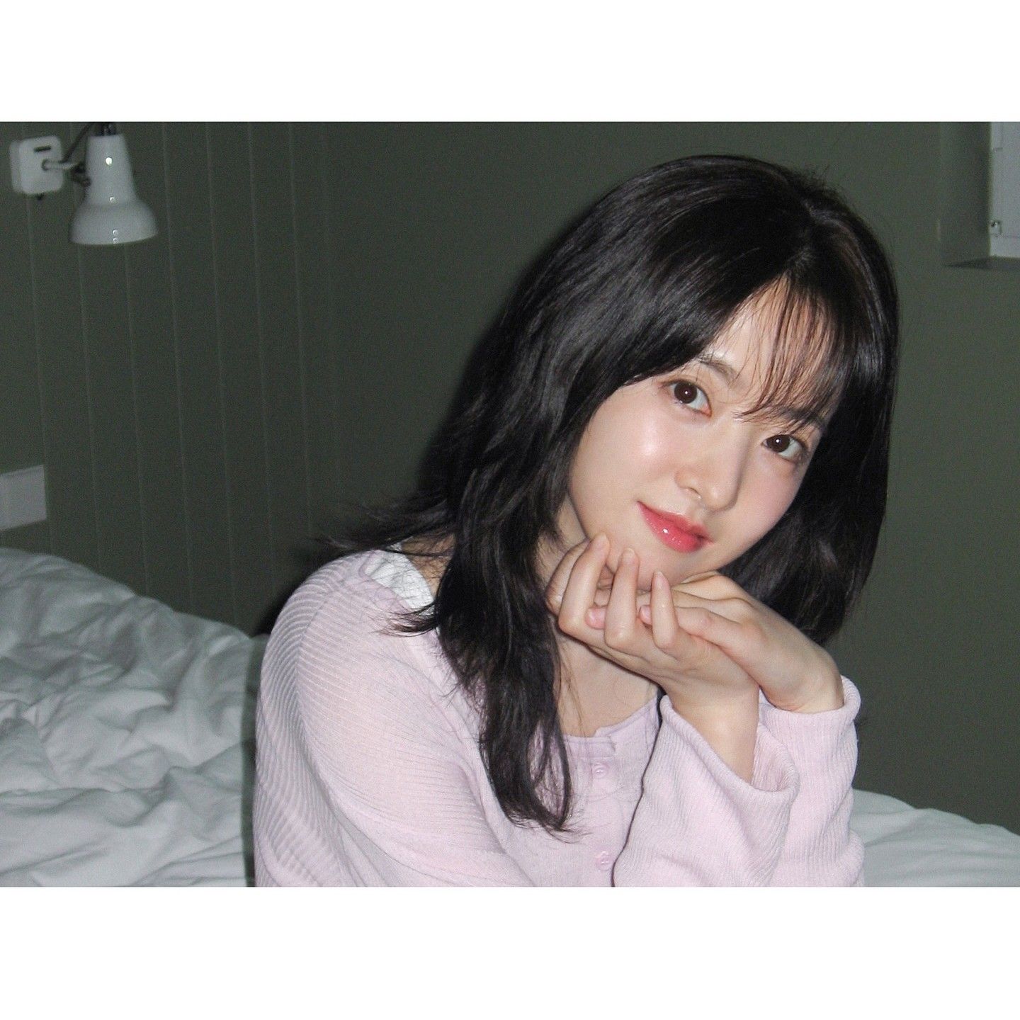 Behind-the-scenes cut of Park Boyoung