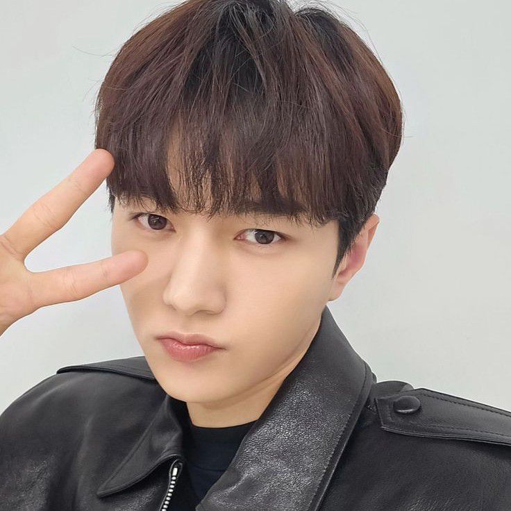 Latest photo of Kim Myungsoo (L)