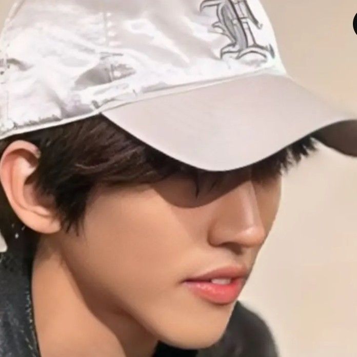 Recent activity shot of Lee Seungyoon