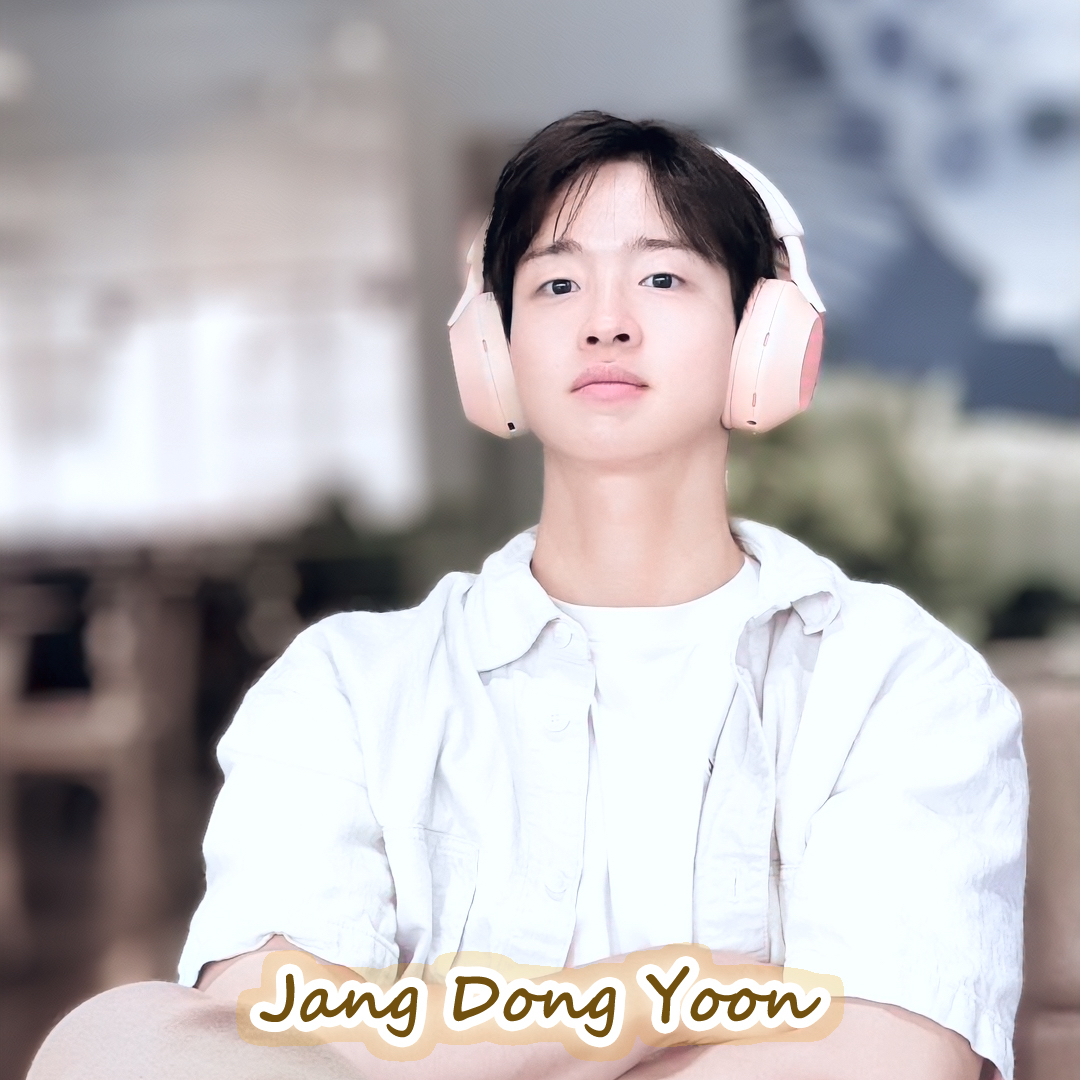 A moment captured by a fan of Jang Dongyoon