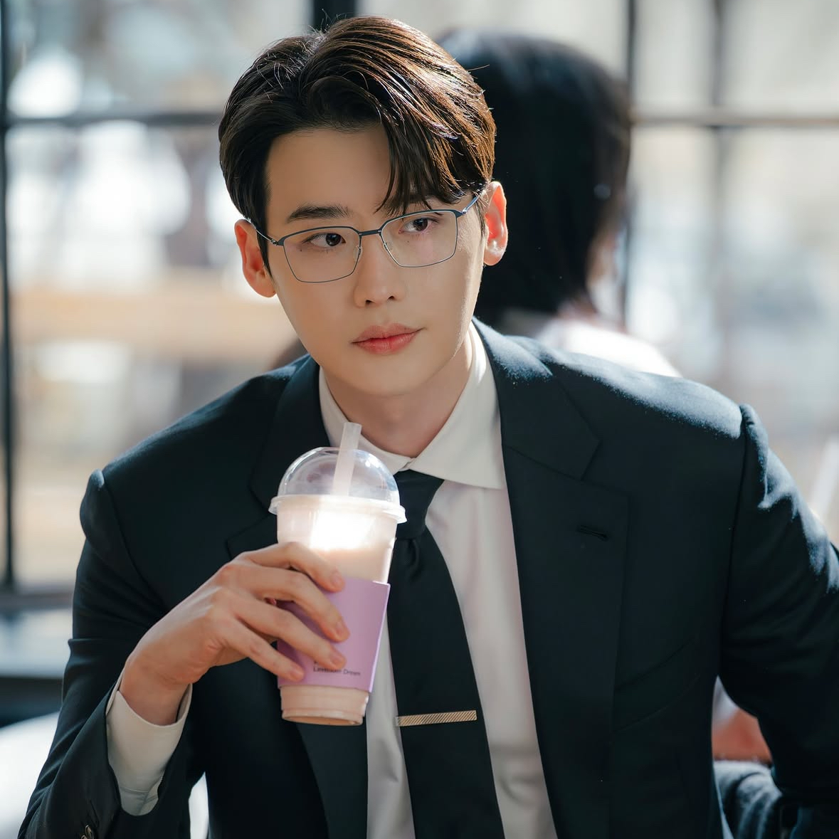 Behind-the-scenes cut of Lee Jongsuk