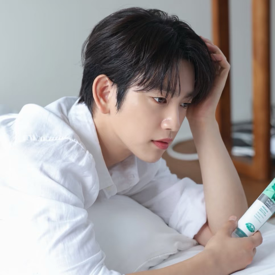 A moment captured by a fan of Park Jinyoung