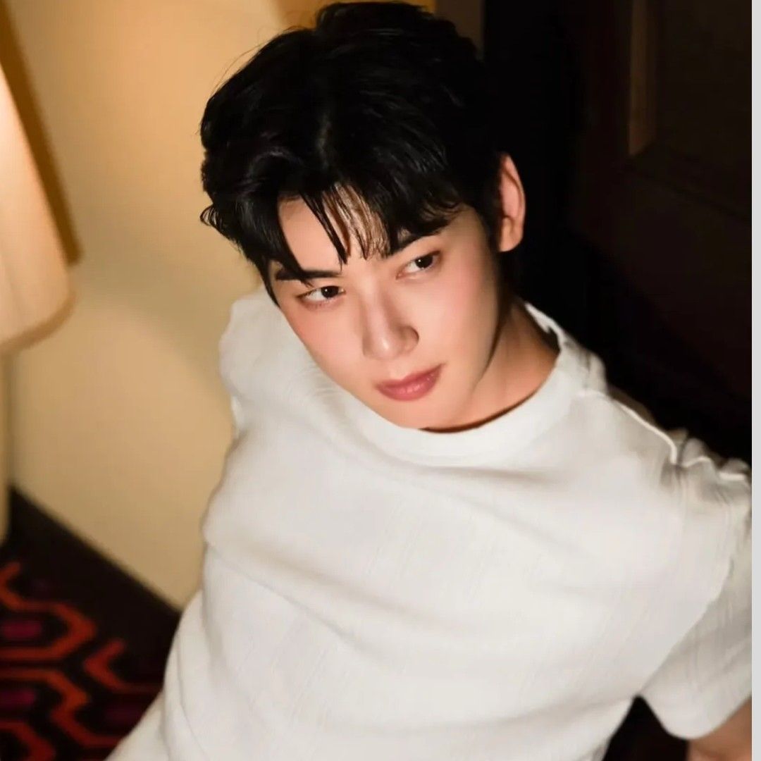 Latest photo of Cha Eunwoo