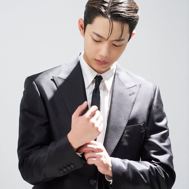 Behind-the-scenes cut of Cho Junyoung