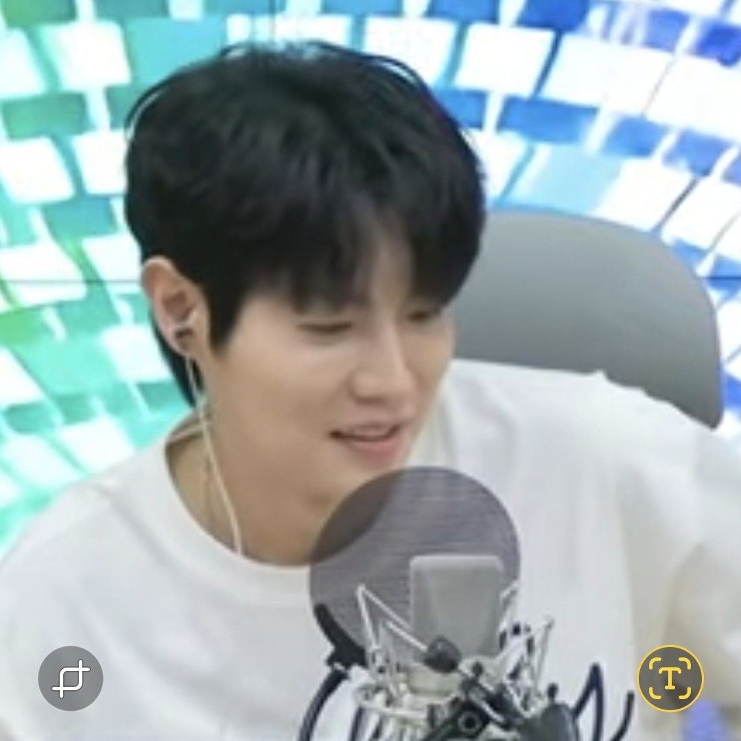 A moment captured by a fan of Son Taejin