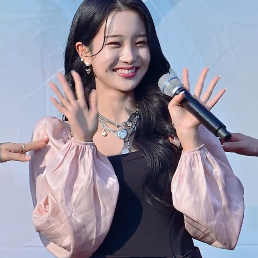 Recent activity shot of Kim Soyeon (2004)