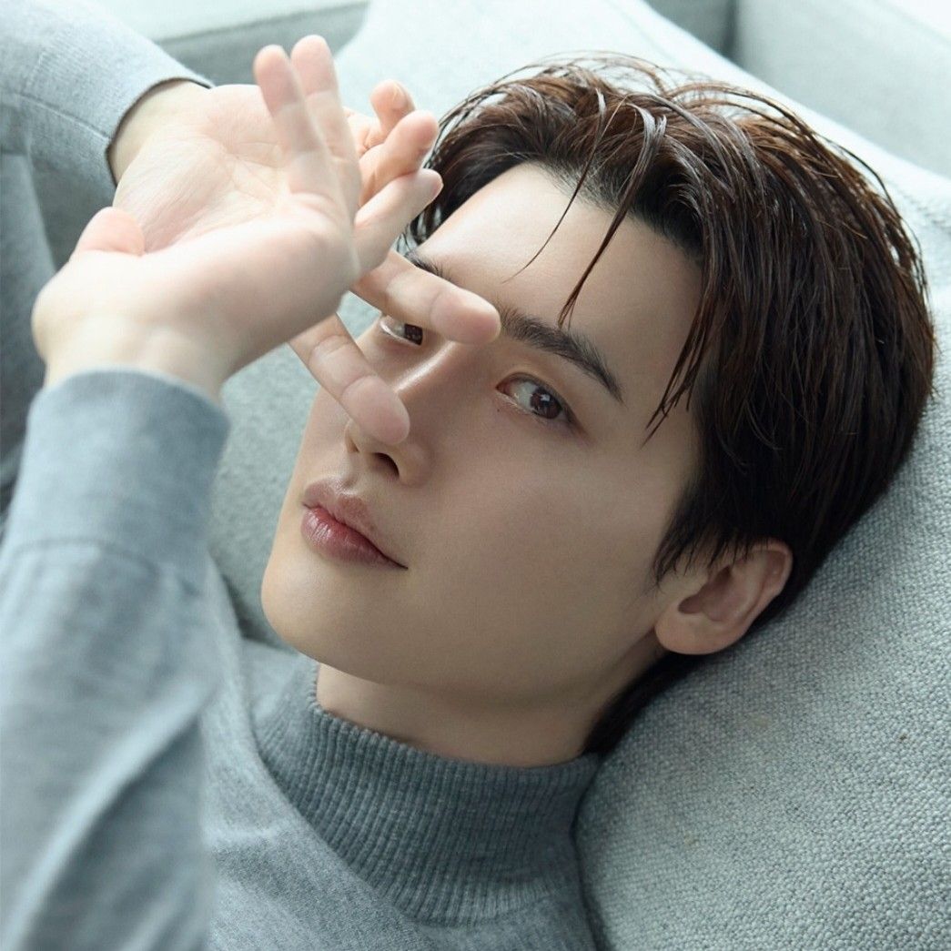 Behind-the-scenes cut of Lee Jongsuk