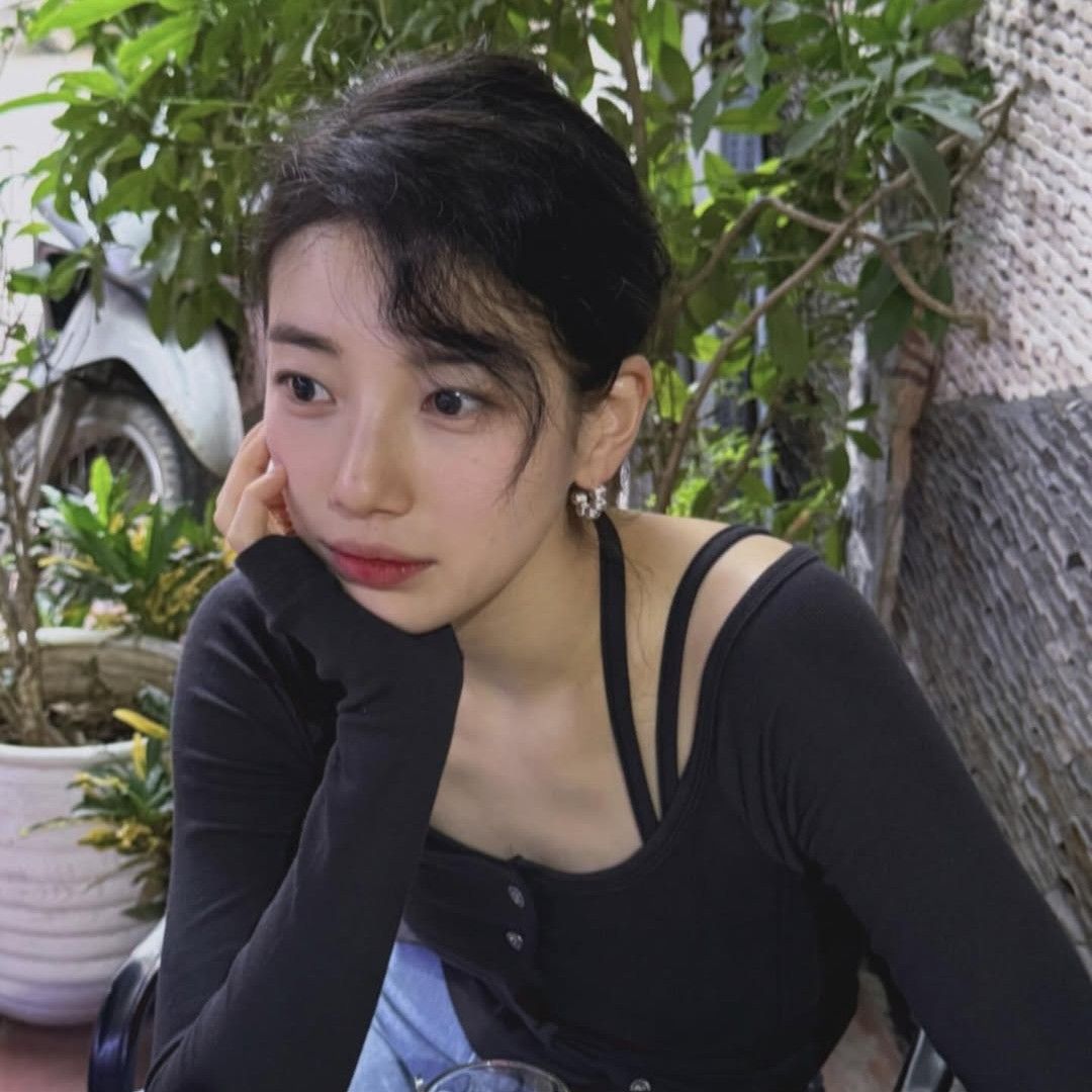 A moment captured by a fan of Bae Suzy