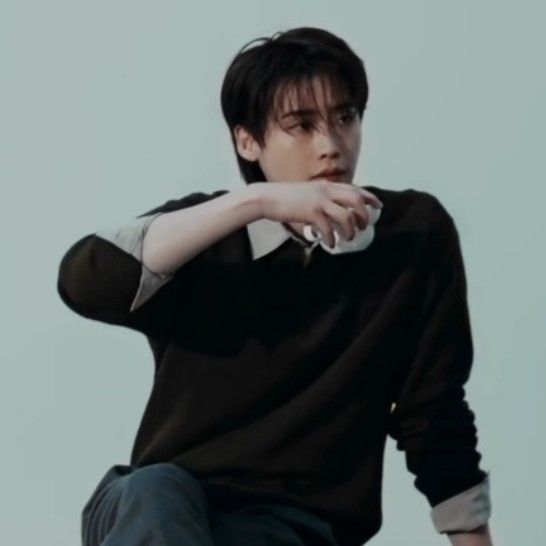 이종석 최근 활동샷