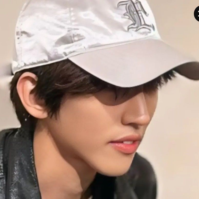 Behind-the-scenes cut of Lee Seungyoon