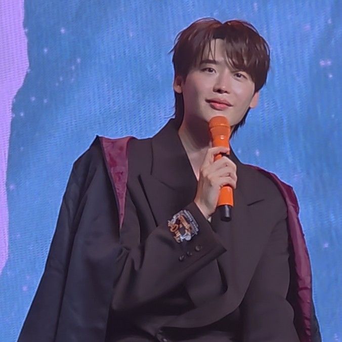 Behind-the-scenes cut of Lee Jongsuk