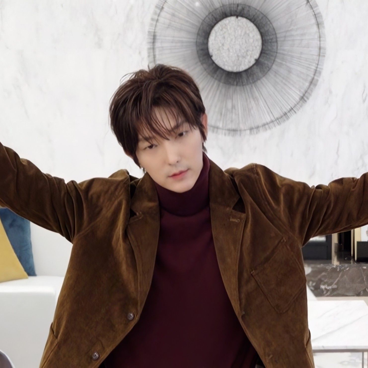 Behind-the-scenes cut of Lee Joongi