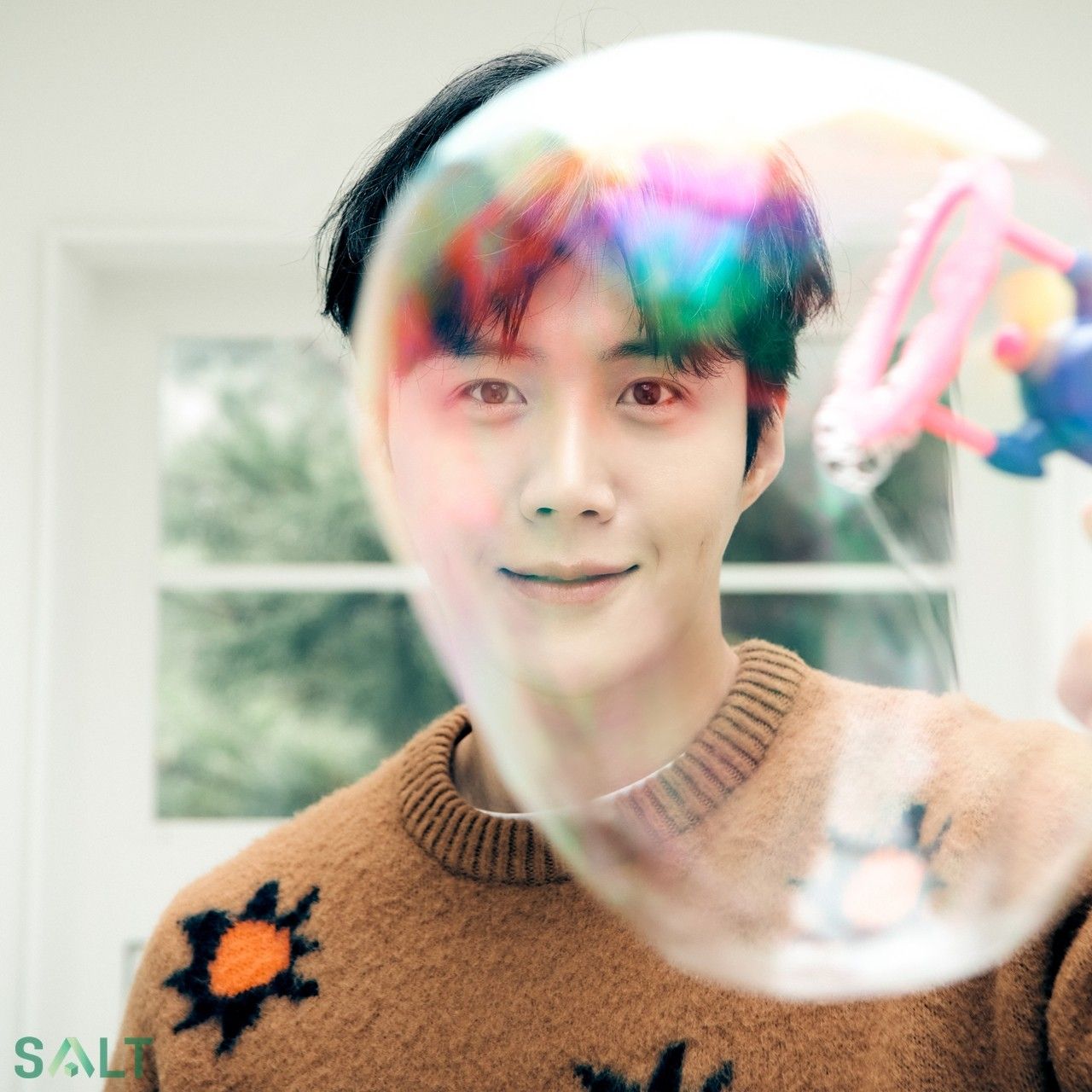 Behind-the-scenes cut of Kim Seonho