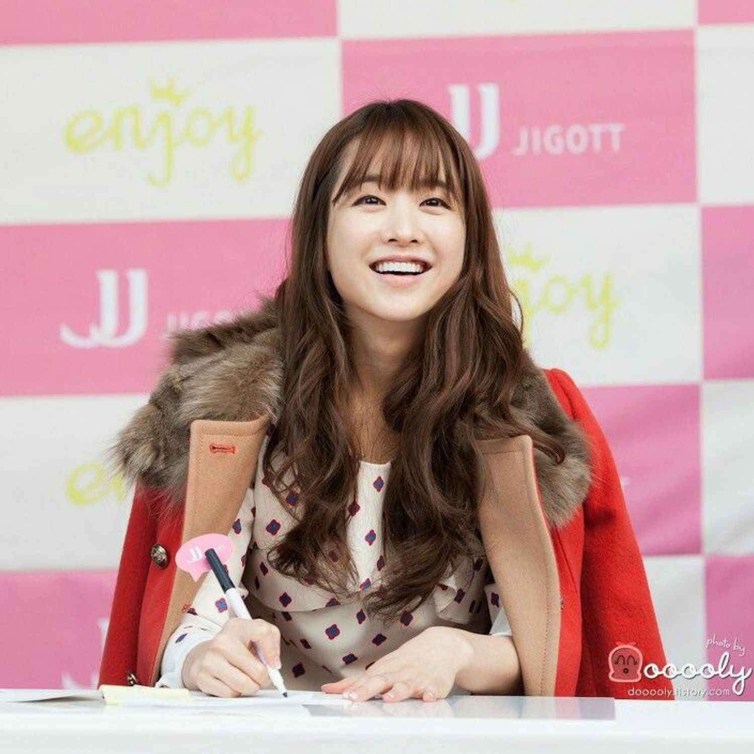 Behind-the-scenes cut of Park Boyoung