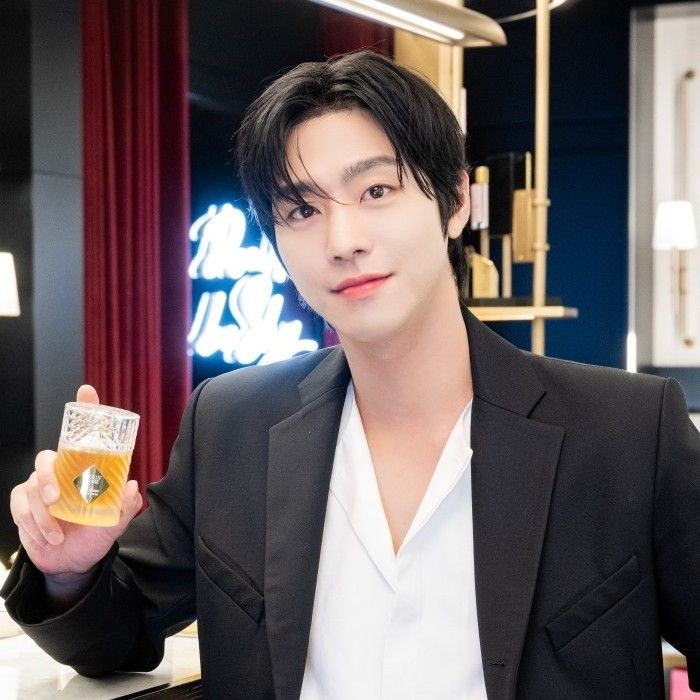 Behind-the-scenes cut of Ahn Hyoseop