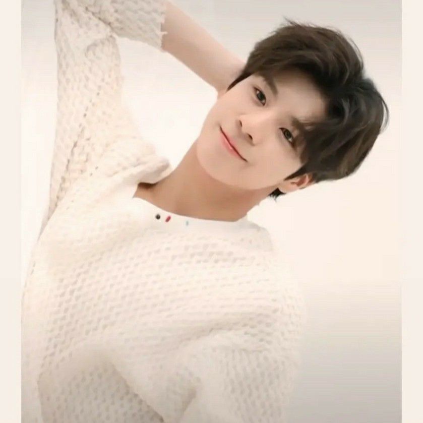 A moment captured by a fan of Jeong Dongwon
