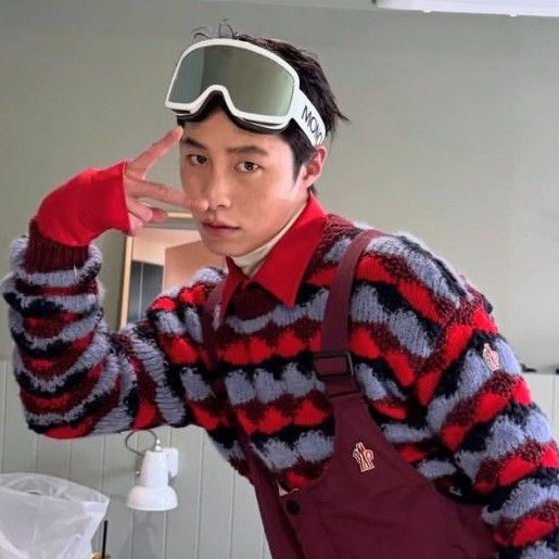 Recent activity shot of Lee Jaewook