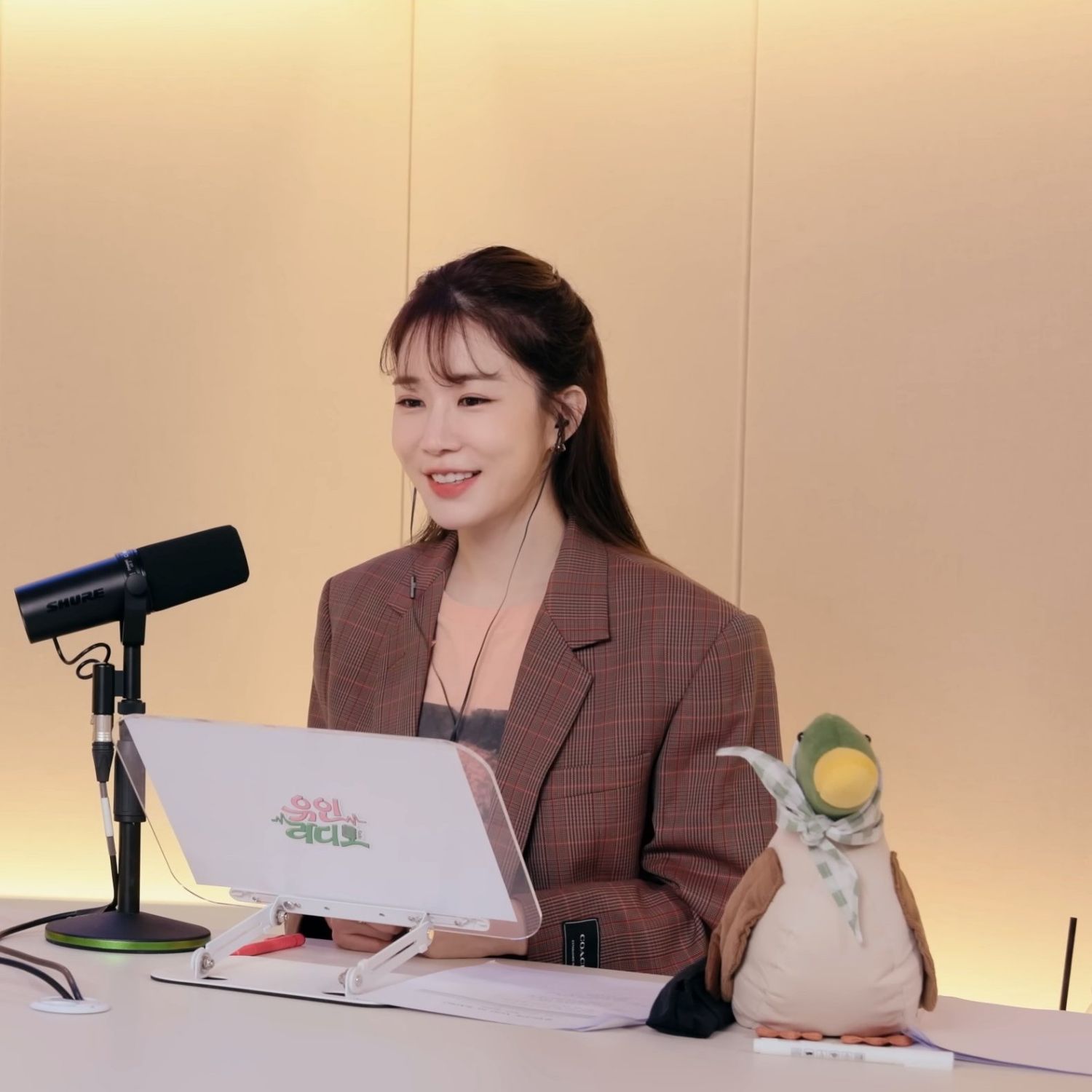 Behind-the-scenes cut of Yoo Inna