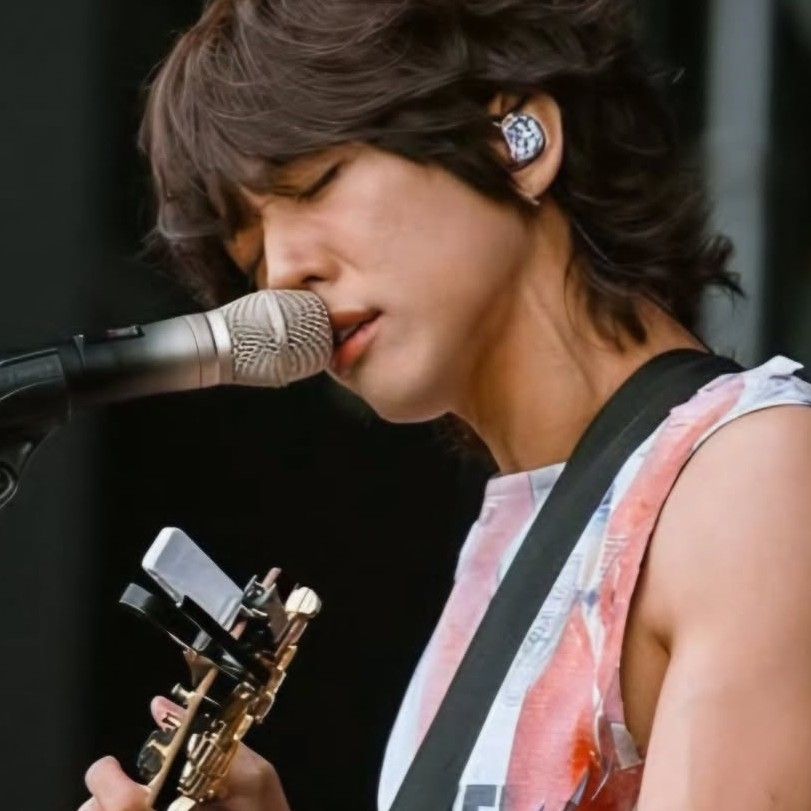 イ・スンユンの最近の活動ショット