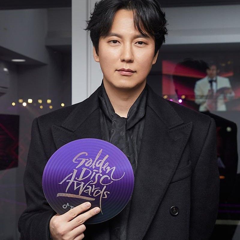 Behind-the-scenes cut of Kim Namgil