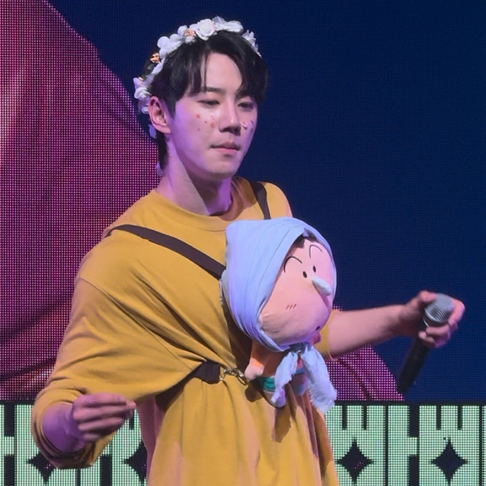 Behind-the-scenes cut of Lee Junyoung