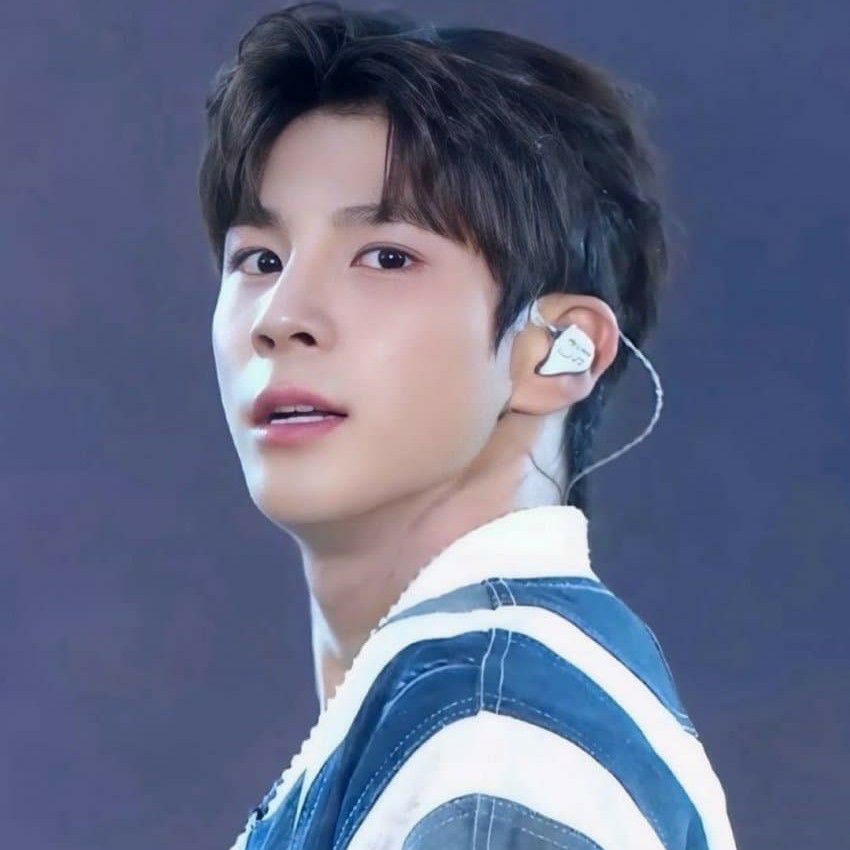 A moment captured by a fan of Jeong Dongwon