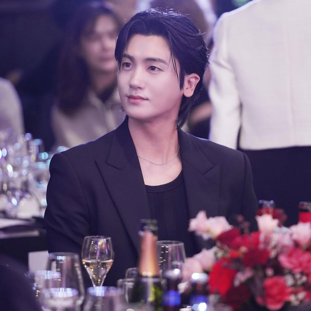Behind-the-scenes cut of Park Hyungsik