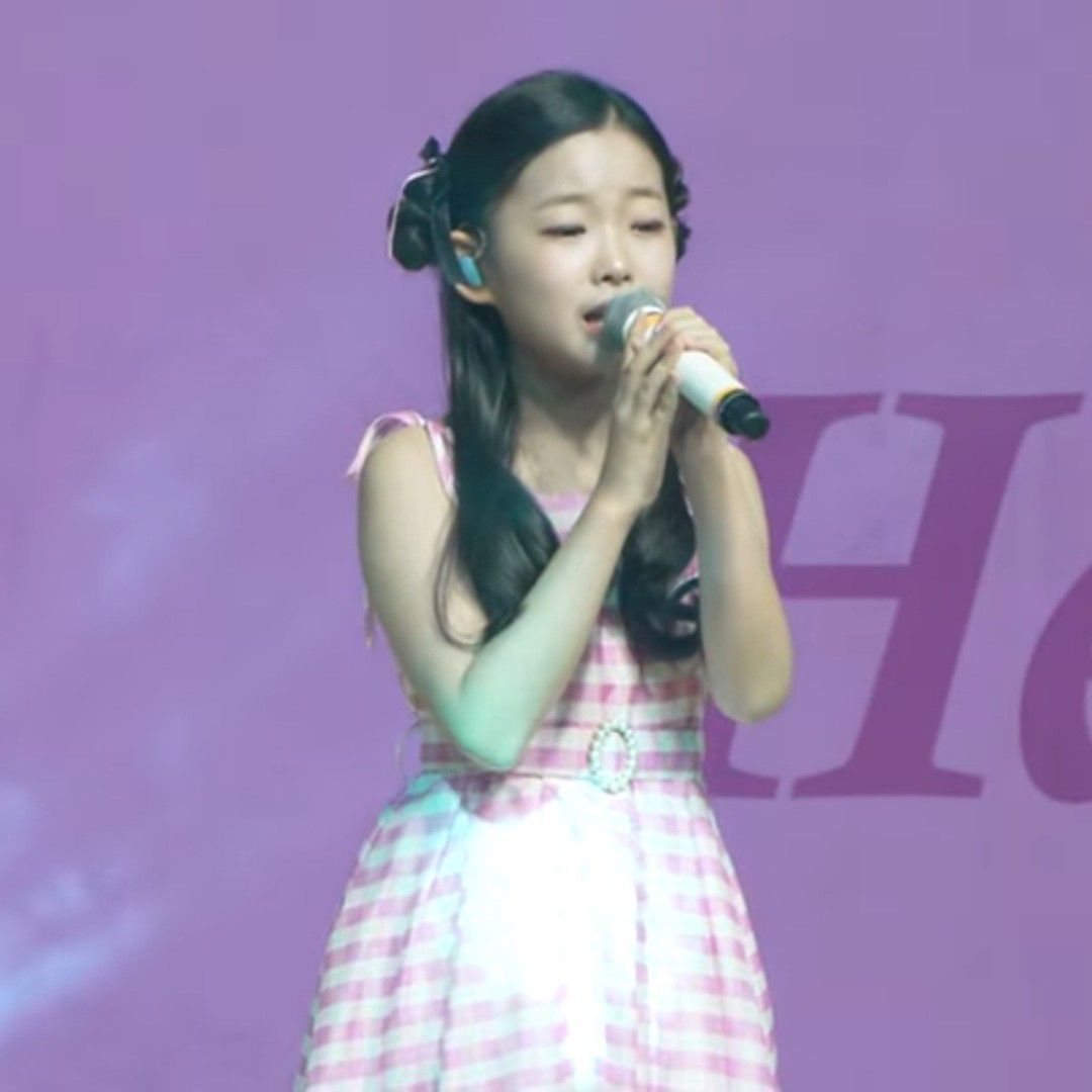 Behind-the-scenes cut of Lee Sooyeon