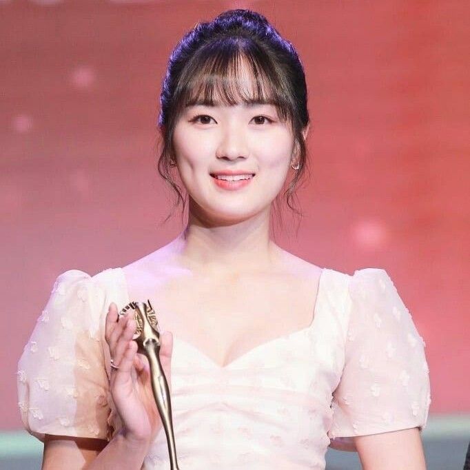 Behind-the-scenes cut of Kim Hyeyoon