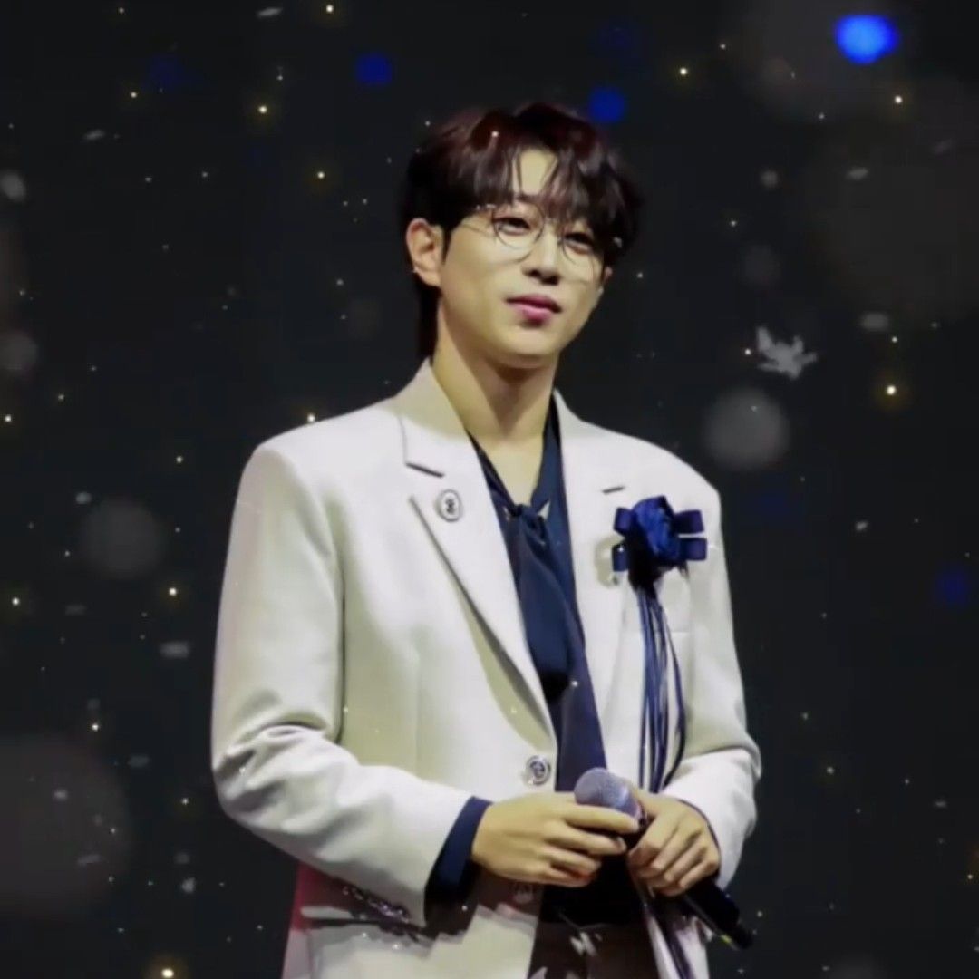 A moment captured by a fan of An Sunghoon