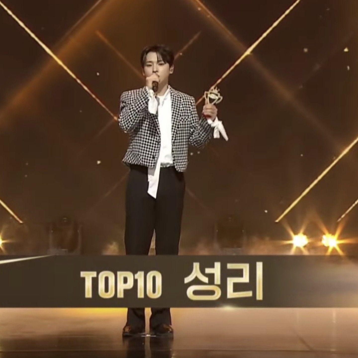 A moment captured by a fan of Seong Ri