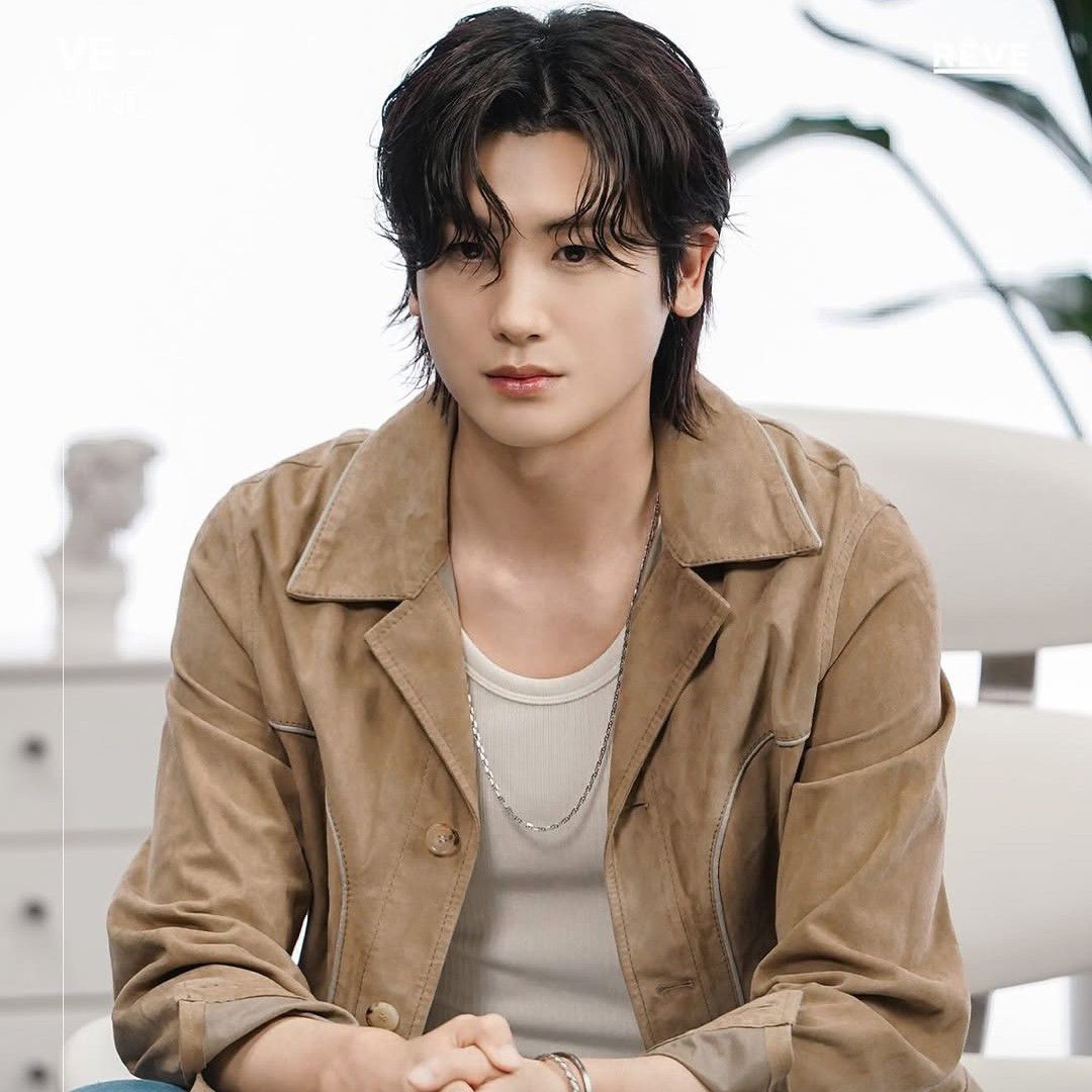 Behind-the-scenes cut of Park Hyungsik