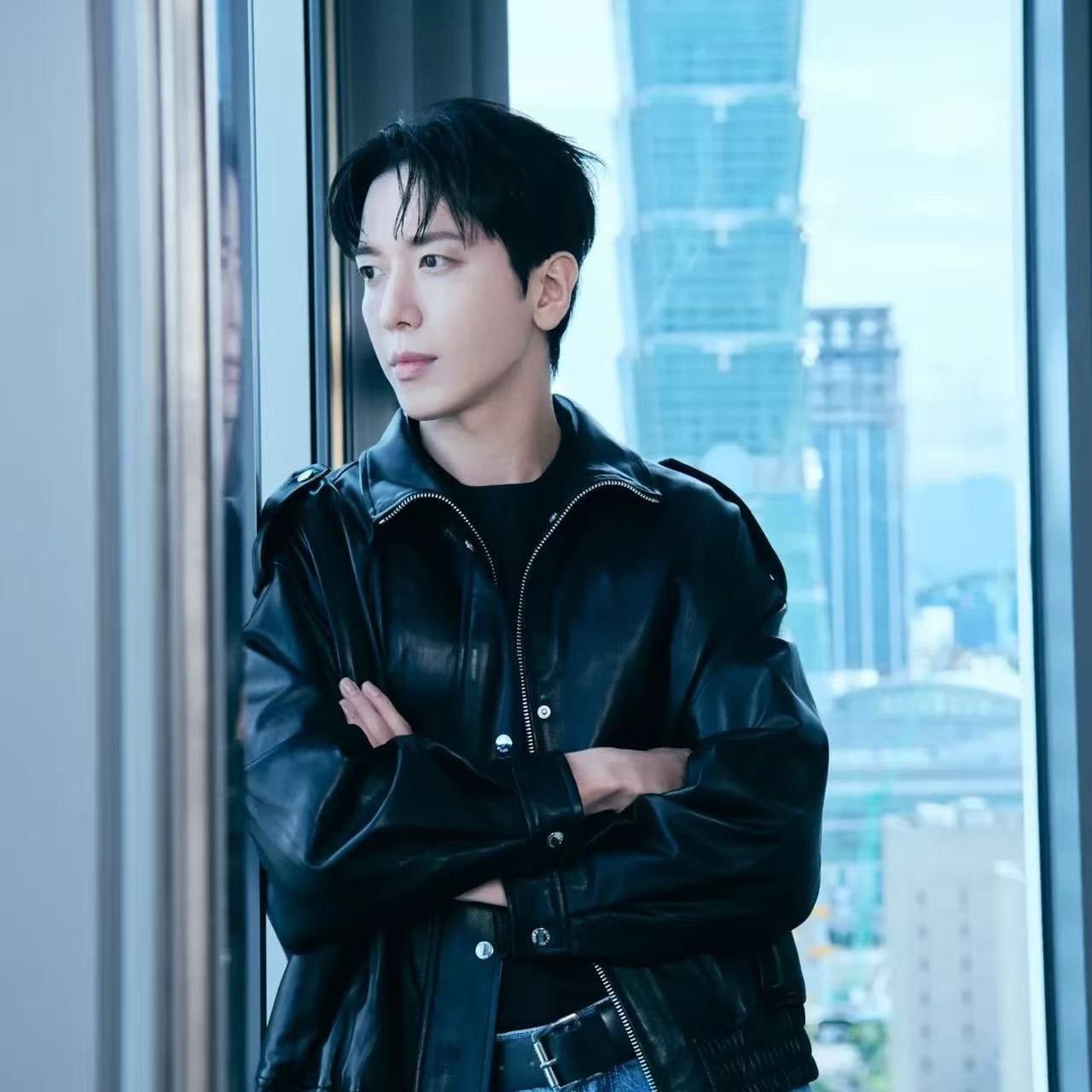 A moment captured by a fan of Jung Yonghwa