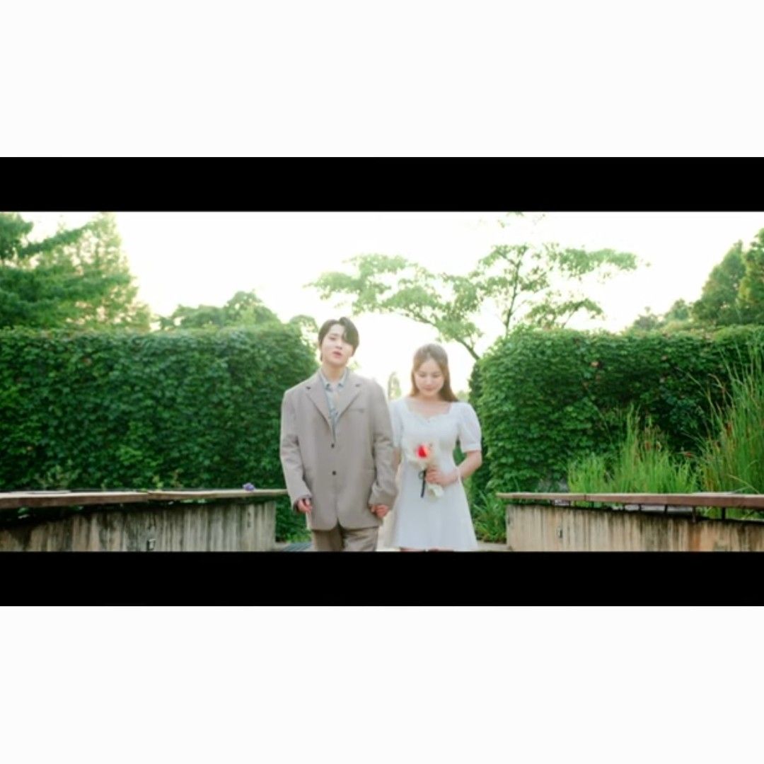 A moment captured by a fan of Seong Ri