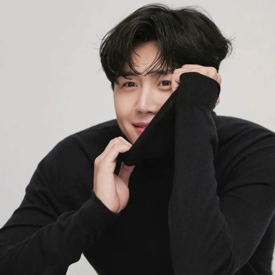 Behind-the-scenes cut of Kim Seonho