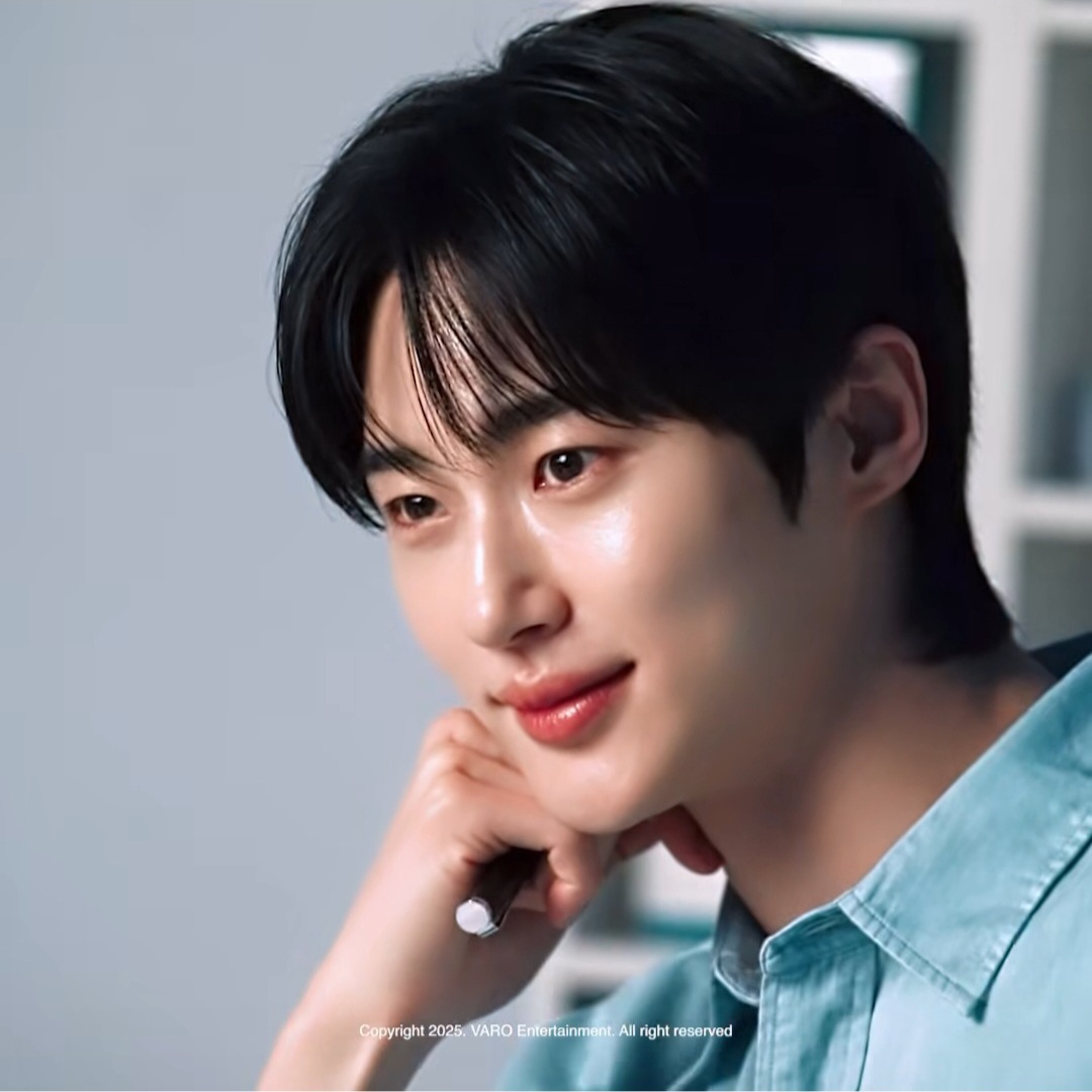 Recent activity shot of Byeon Wooseok