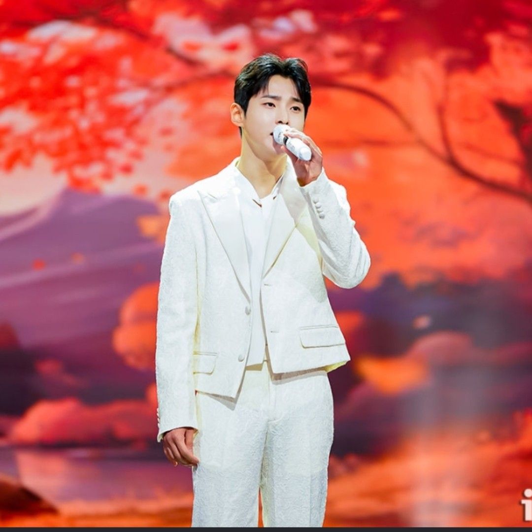 A moment captured by a fan of Seong Ri