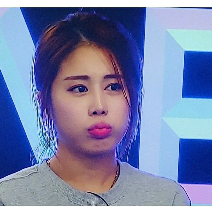 Behind-the-scenes cut of Kim Soyou