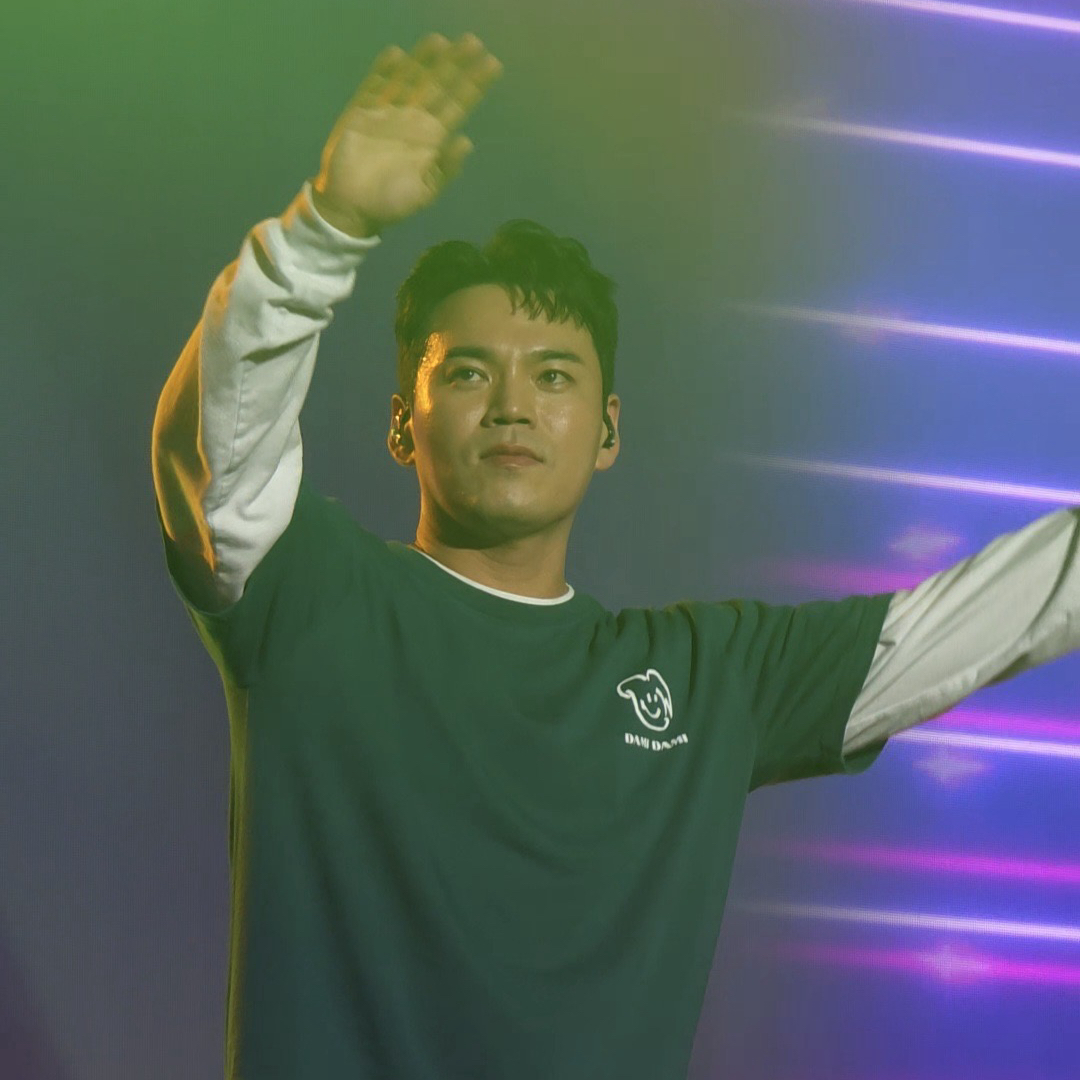 A moment captured by a fan of Lee Jung