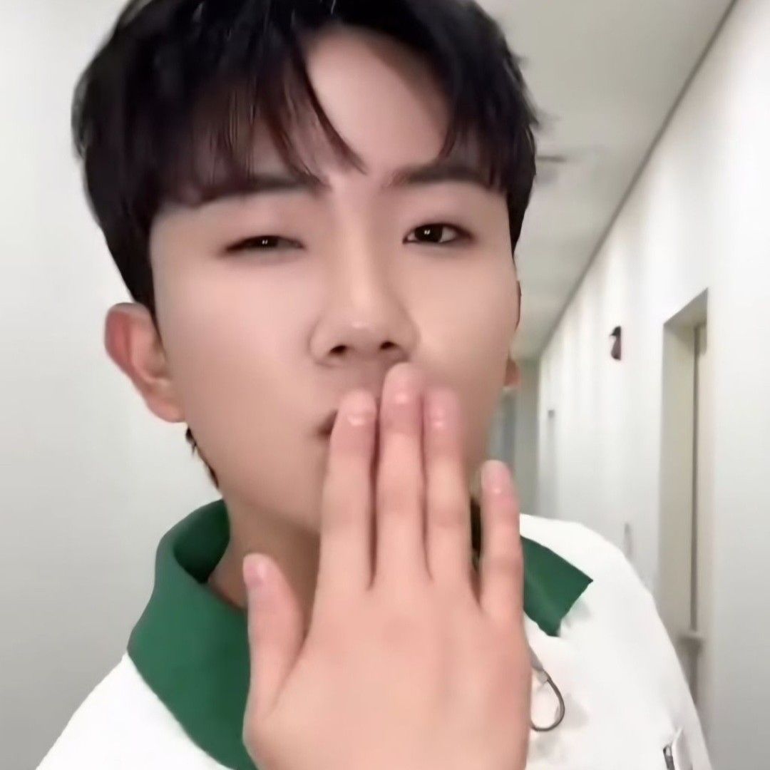 Behind-the-scenes cut of Nam Seungmin