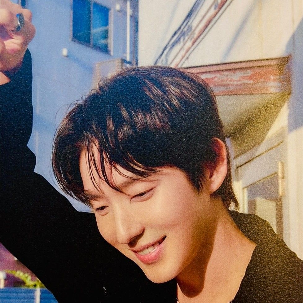 A moment captured by a fan of Lee Joongi