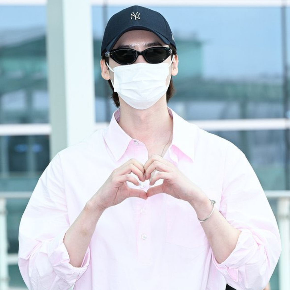 A moment captured by a fan of Lee Jongsuk