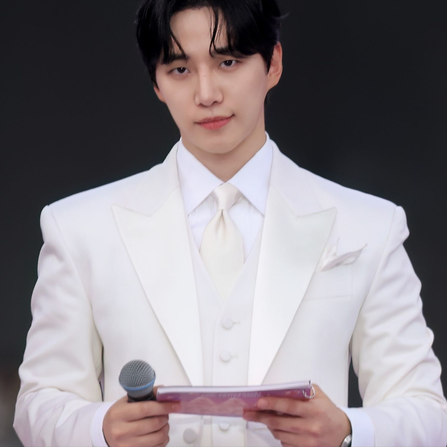 イ・ジュノの最近の活動ショット