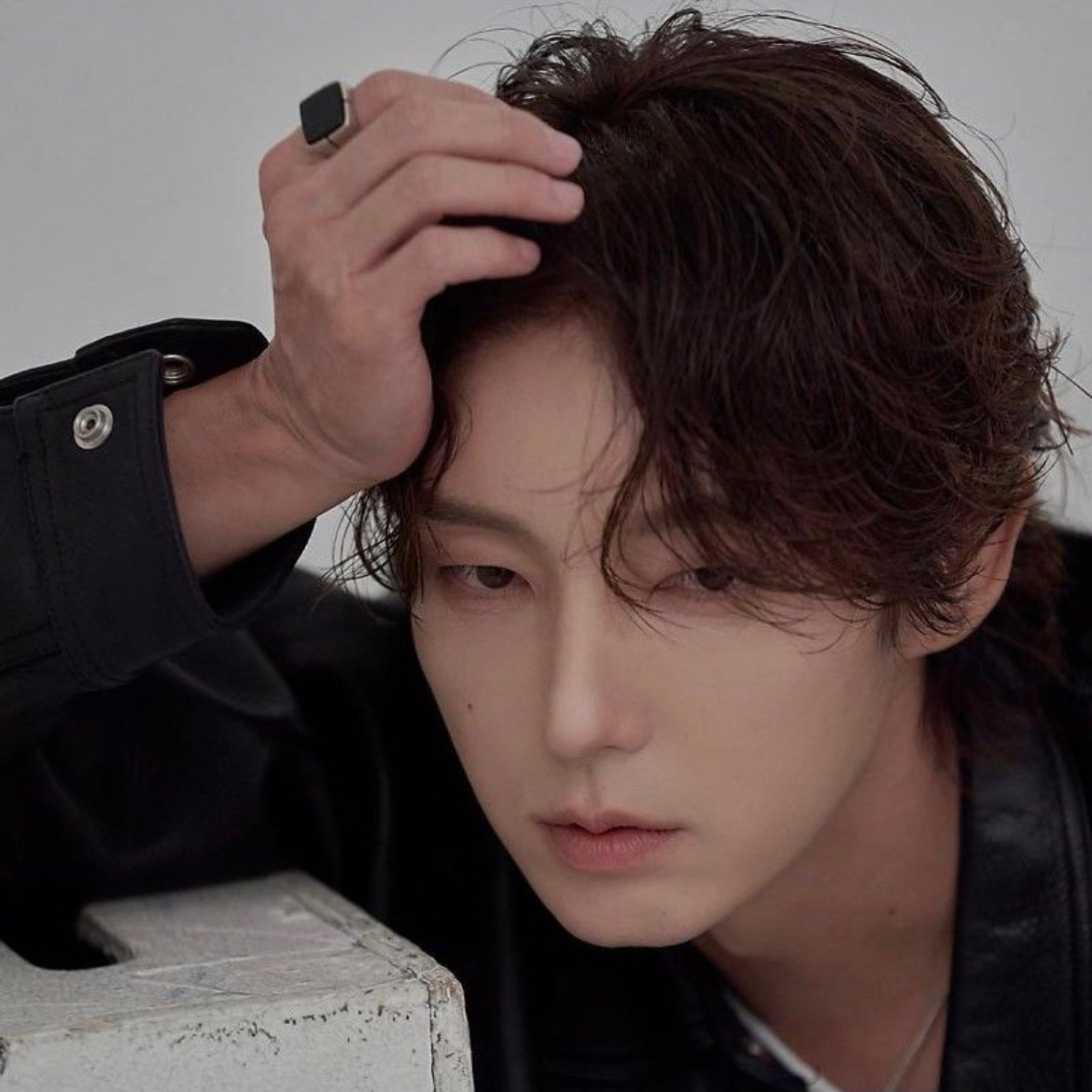 Behind-the-scenes cut of Lee Joongi