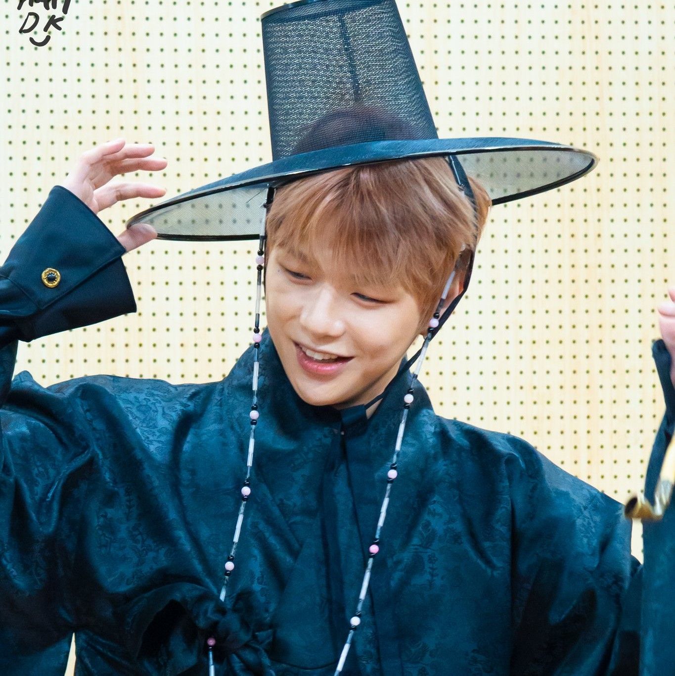 Behind-the-scenes cut of Secret Garden