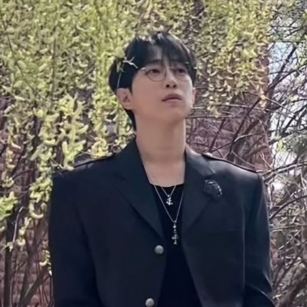 Behind-the-scenes cut of An Sunghoon