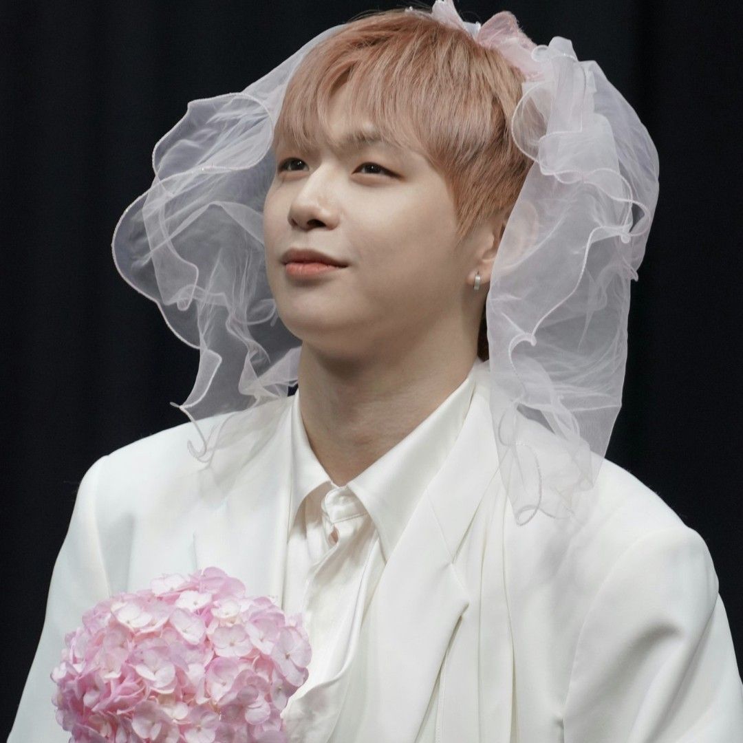 Behind-the-scenes cut of Secret Garden