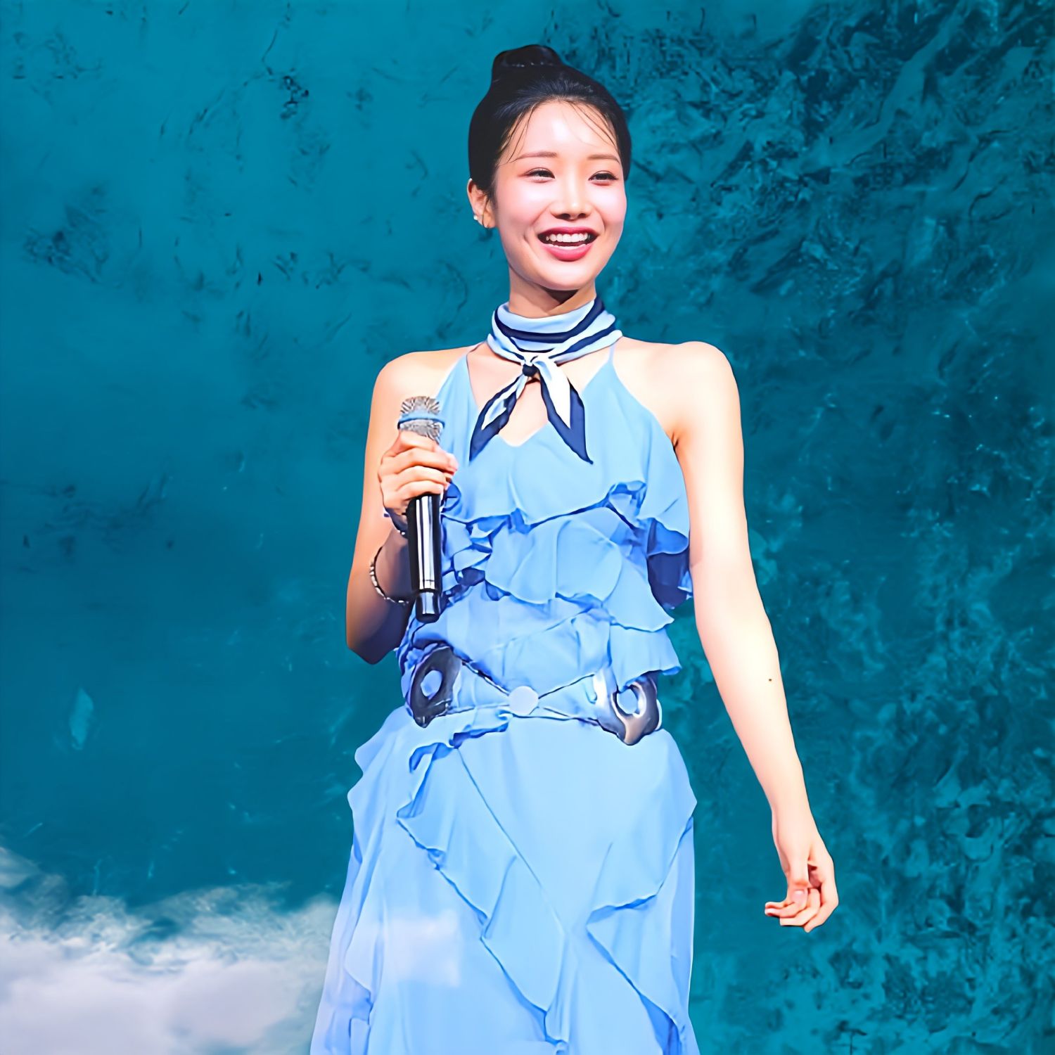 A moment captured by a fan of Kim Soyeon (2004)
